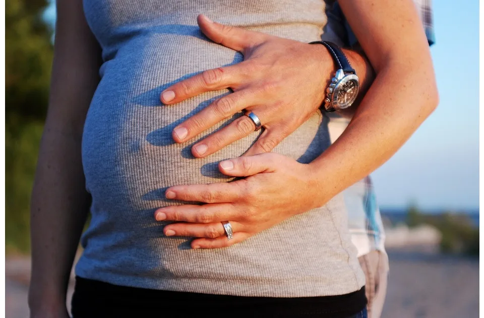 Sutra predaja zahteva porodilištima da se trudnicama omogući pratnja