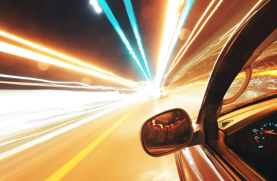 „Brži od života“ zbog društvenih mreža: Sve više snimaka bahate vožnje, postoji li adekvatna kazna?