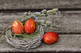 Pobusani ponedeljak – na groblje se nose ofarbana jaja