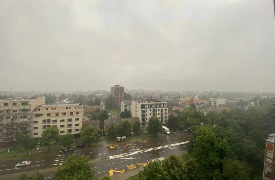 Pančevo: Jaka kiša praćena vetrom i grmljavinom – Kačarevo bez struje