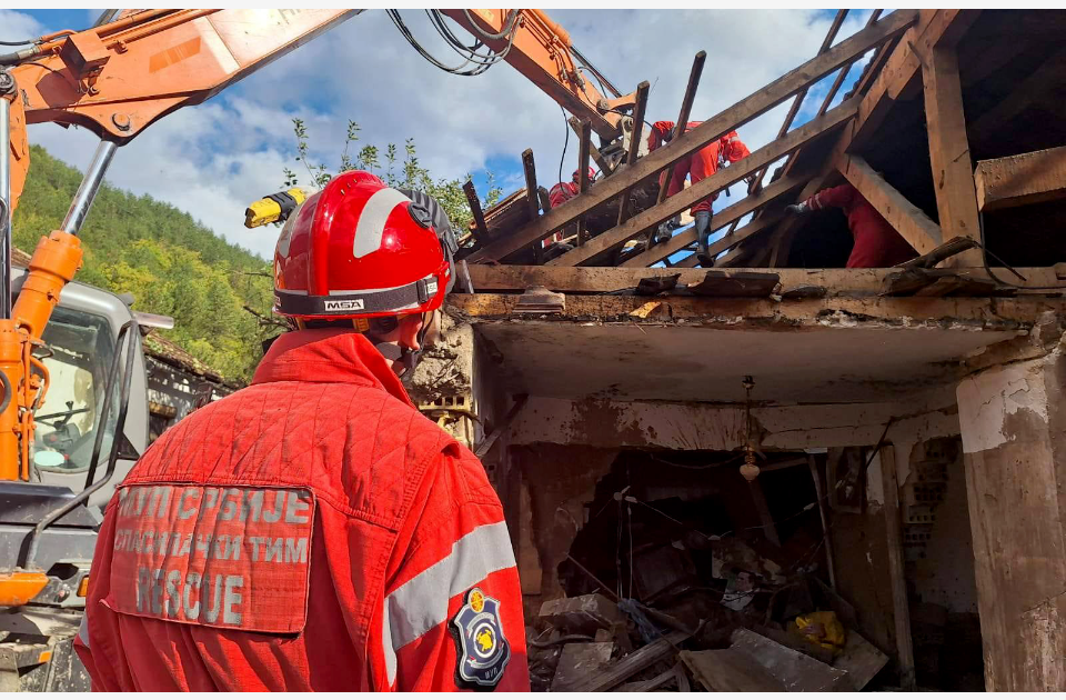 Spasilački tim iz Srbije pomogao u pronalaženju tela stradale osobe u poplavama u Jablanici