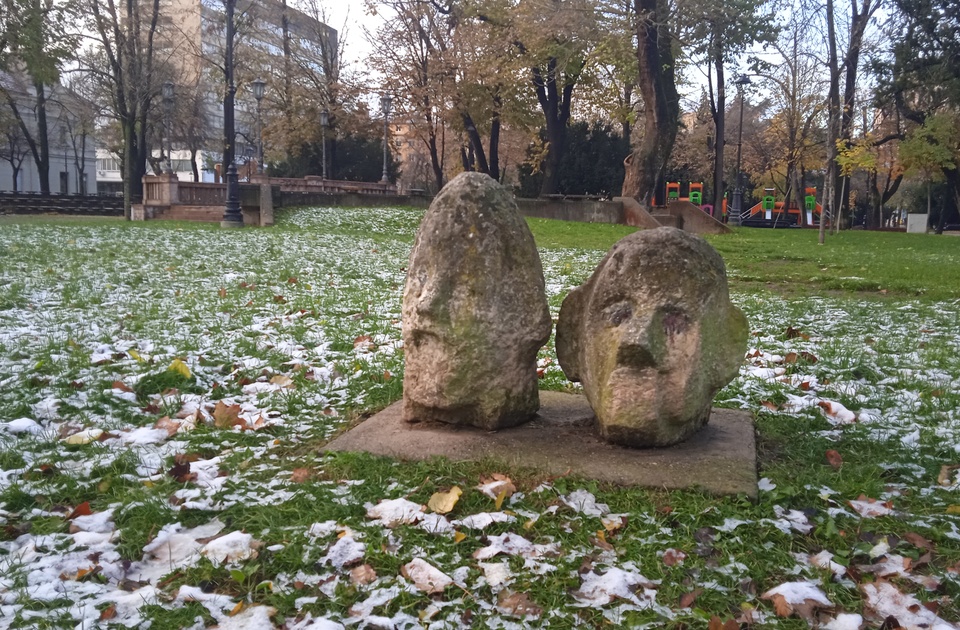 Ujutru slab mraz, u toku dana do šest stepeni