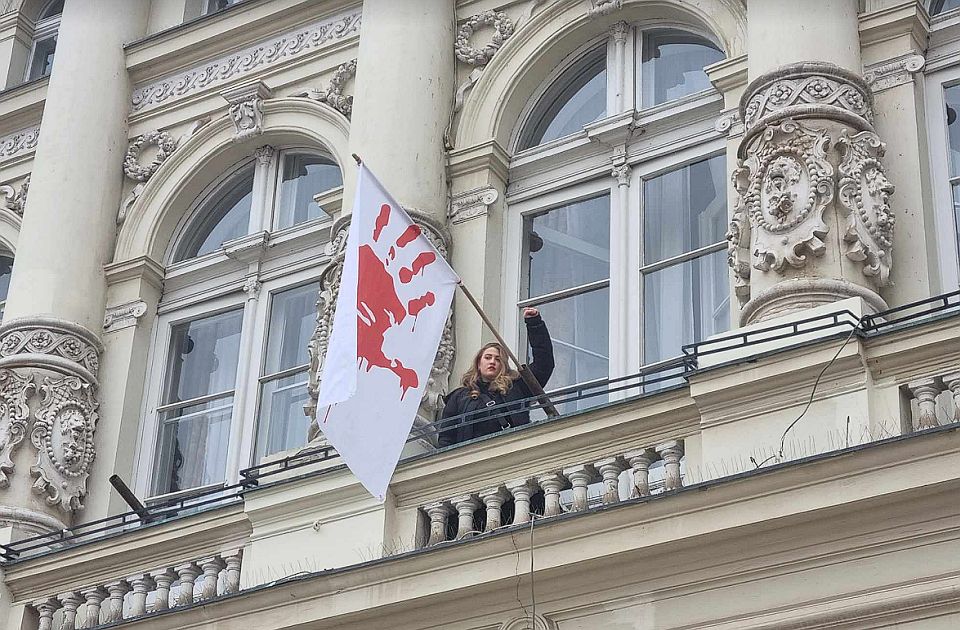 Opozicija zauzela Gradsku kuću u Novom Sadu