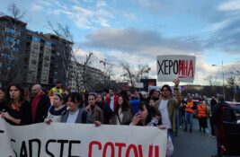 Novi Sad: Protest ispred prostorija SNS-a