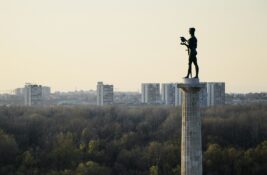 Sutra oblačno, toplo i suvo vreme