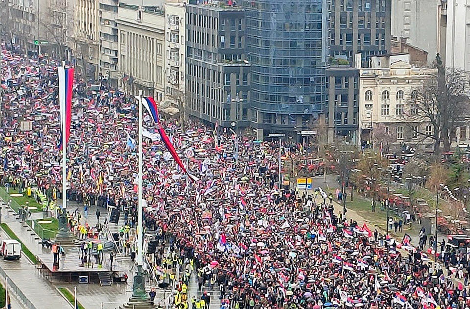 Marinika Tepić objavila fotografiju džipa Žandarmerije sa uređajem koji izgleda kao zvučni top LRAD 450XL