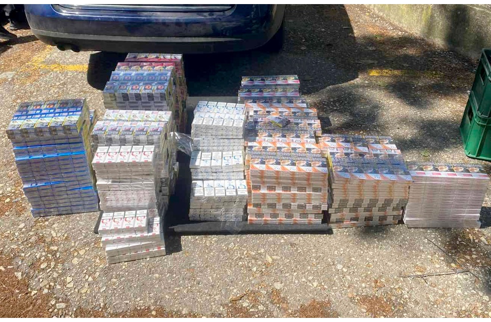 Uhapšen muškarac sa 2.599 paklica cigareta Uhapšen muškarac sa 2.599 paklica cigareta