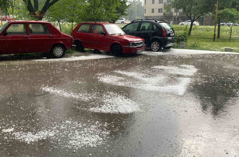 Foto: Jaka kiša i grad pogodili Pančevo