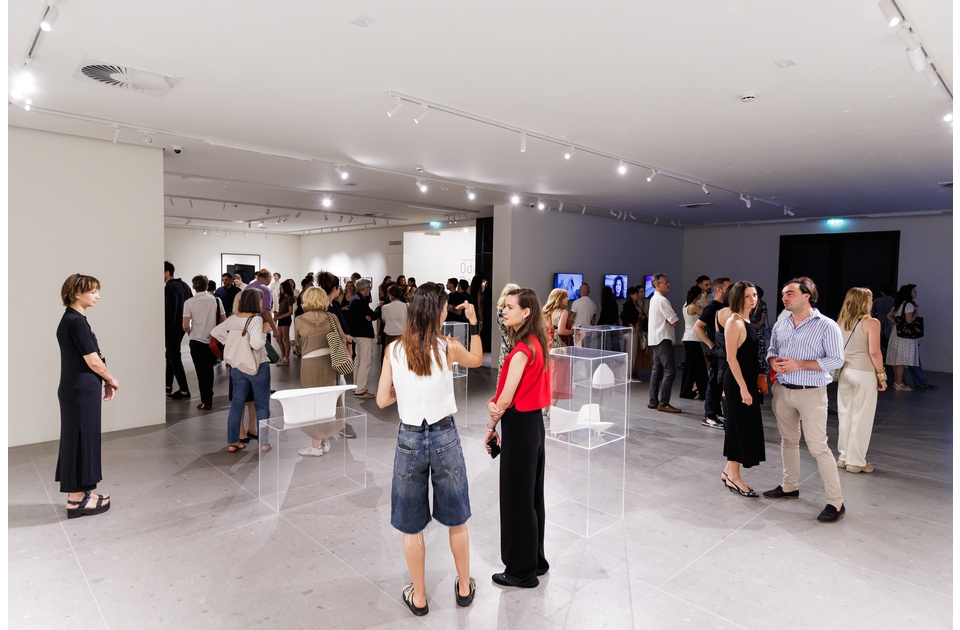 Otvorena izložba „S one strane ogledala” francuske arhitektkinje Odil Dek u Galeriji DOTS Otvorena izložba „S one strane ogledala” francuske arhitektkinje Odil Dek u Galeriji DOTS