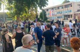 Protest ispred PU Pančevo zbog privođenja studenta
