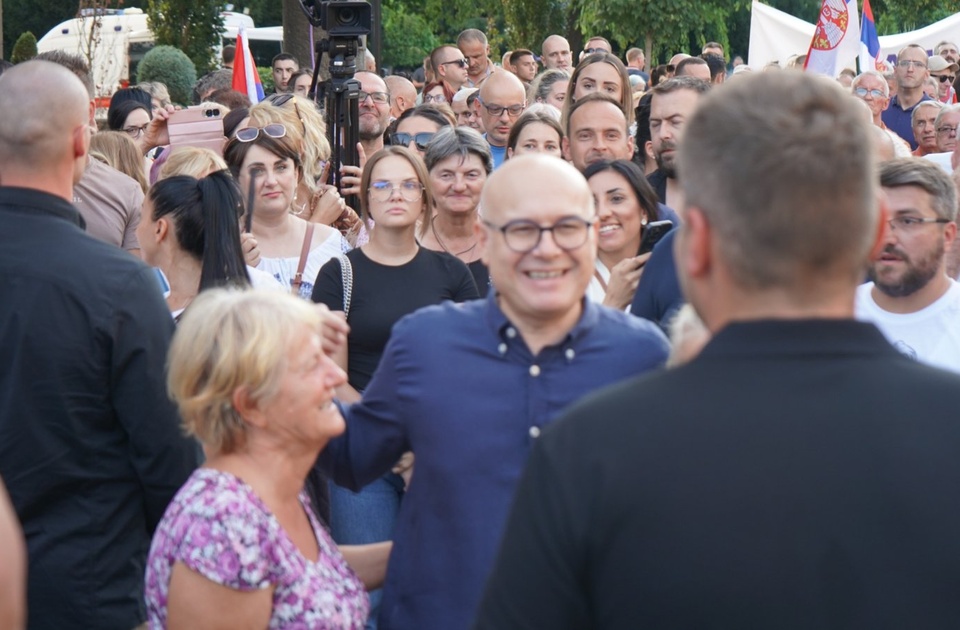 Skup protiv blokada u Pančevu, prisustvuje i Miloš Vučević