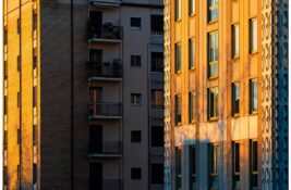 Ko će u novoj grejnoj sezoni imati niže račune – pasoš za zgrade, nova pravila i stara fasada