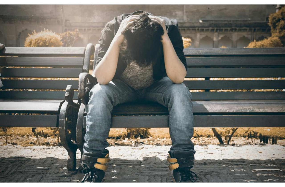 Skriveni znaci depresije koju mladi pokazuju – kako ih prepoznati i pomoći im?