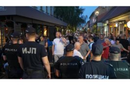 Dva skupa građana u Pančevu, došlo do guranja u Njegoševoj ulici