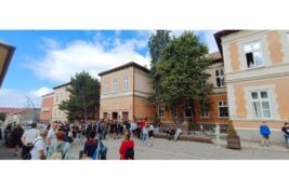 PANČEVO: Roditelji i građani pružili podršku kolektivu pančevačke gimnazije