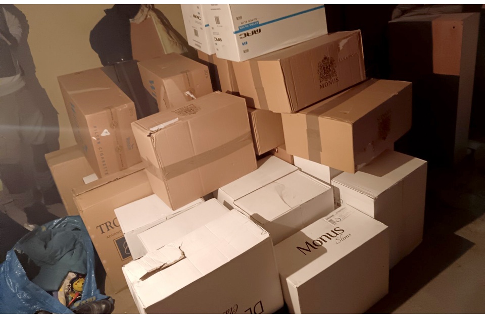 Uhapšeno devet članova organizovane grupe zbog krijumčarenja cigareta Uhapšeno devet članova organizovane grupe zbog krijumčarenja cigareta