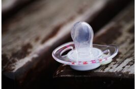 Hemikalija BPA otkrivena u cuclama za bebe – povučene sporne serije