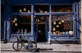 Kako skrenuti pažnju prolaznika na objekat u prometnoj ulici: praktični i kreativni načini za veću vidljivost