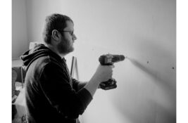 Montaža televizora na zid: Kada su zglobni nosači bolji izbor od standardnih