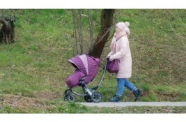 Bebe na zimskom vazduhu: Šta kažu pedijatri o skandinavskoj praksi
