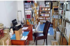 Zaplenjeno oko 800 parfema poznatih robnih marki u vrednosti oko 5.850.000 dinara