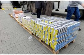 Uhapšen Pančevac na Bezdanu, u duplom dnu kamiona krio skoro 2.000 boksova cigareta