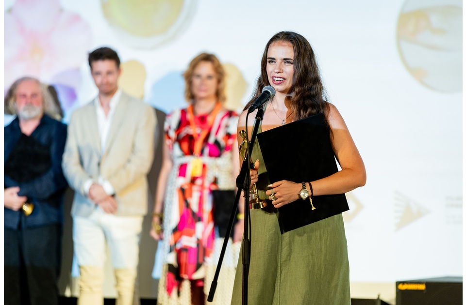 Rediteljka filma „17“ Kosara Mitić osvojila Zlatnu mimozu za najbolju režiju na 39. Filmskom festivalu Herceg Novi